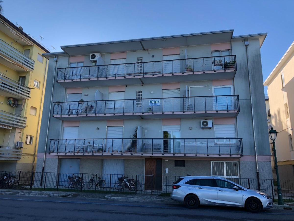 Castellan I Apartment Grado Bagian luar foto